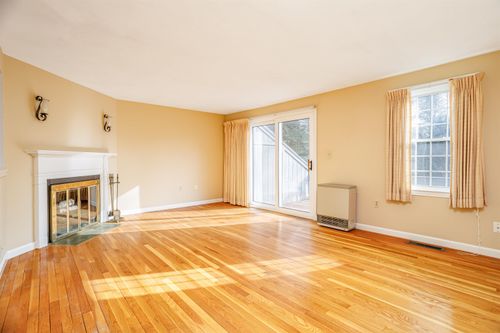9-9 Governor Square Street, Peterborough, NH, 03458 | Card Image