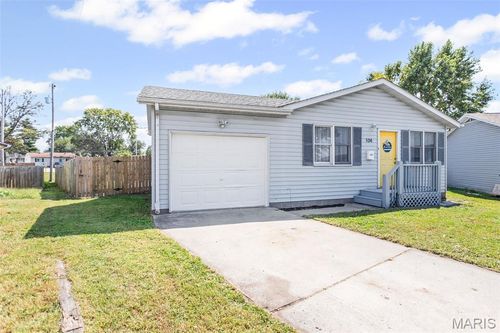 104 Irwin St, East Alton, IL, 62024-1062 | Card Image