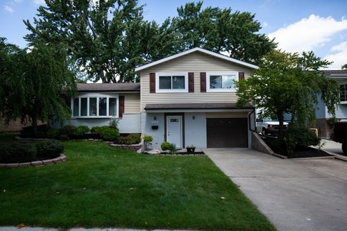 9012 W 89th St, Hickory Hills, IL, 60457-1207 | Card Image