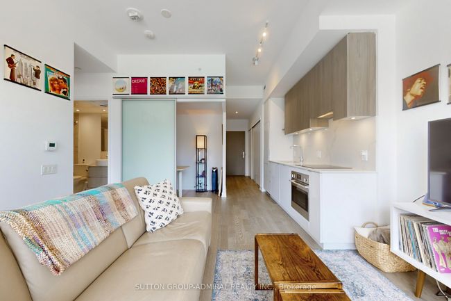 901 - 161 Roehampton Ave, Condo with 2 bedrooms, 1 bathrooms and null parking in Toronto ON | Image 9