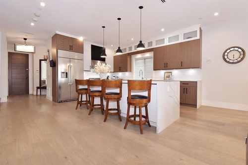 154XX Russell Avenue, White Rock, BC, V4B2R3 | Card Image