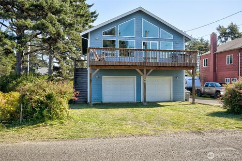 45 S 3rd St, Pacific Beach, WA, 98571-5017 | Card Image