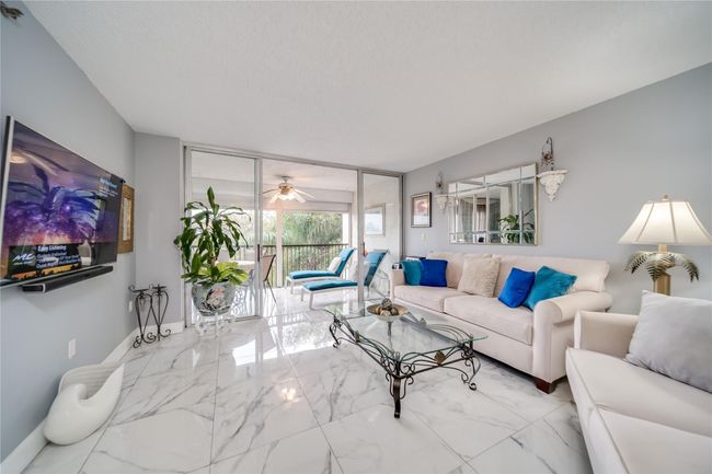 LIVING ROOM | Image 17