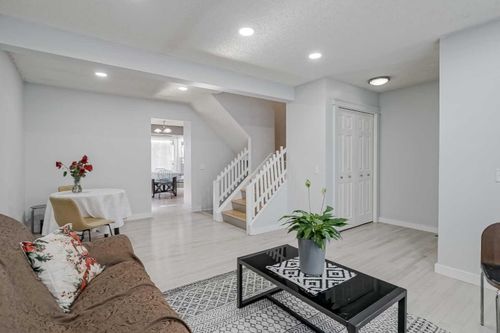 72 Strathcona Cres Sw, Calgary, AB, T3H1L1 | Card Image