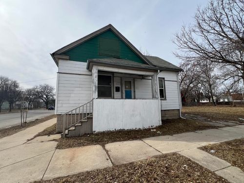 2901 N Mother Simpson Way, Milwaukee, WI, 53206-3263 | Card Image
