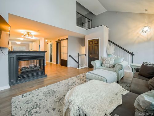 406 Old Pine Way, Walled Lake, MI, 48390-3546 | Card Image