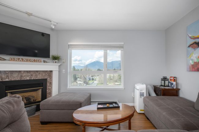 704 - 45745 Princess Avenue, Condo with 2 bedrooms, 2 bathrooms and 1 parking in Chilliwack BC | Image 2