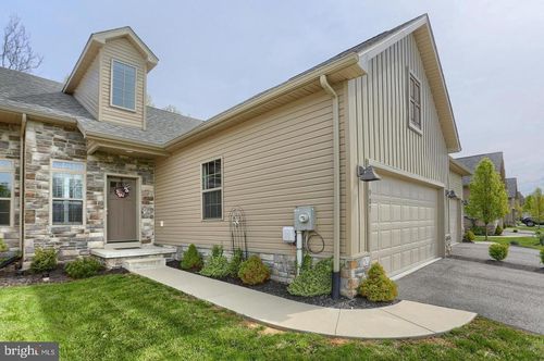 907 Quail Run Dr, WAYNESBORO, PA, 17268-9099 | Card Image