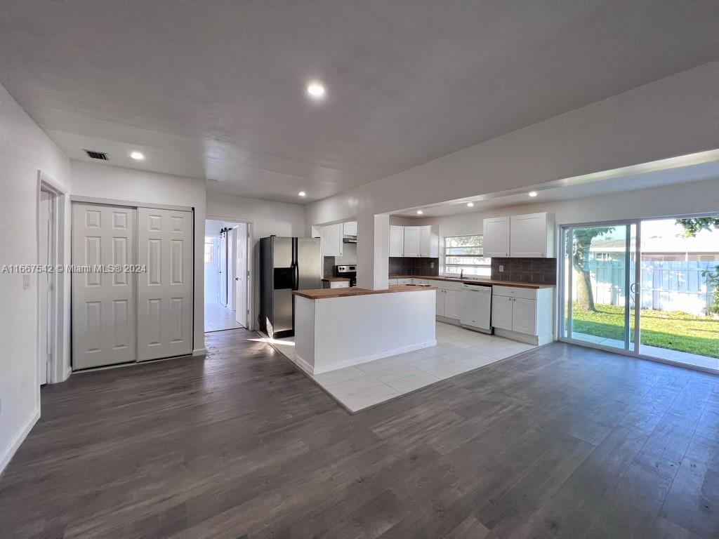 11th St, Pembroke Pines, FL 33024