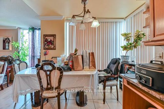 706 - 2470 Eglinton Ave W, Condo with 3 bedrooms, 2 bathrooms and null parking in York ON | Image 12