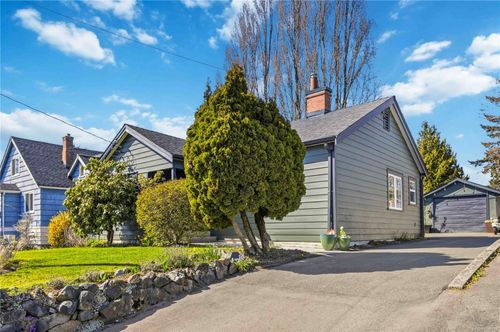 958 Tattersall Dr, Victoria, BC, V8X2W9 | Card Image