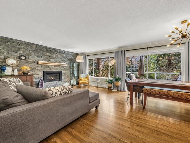 4422 Mountain Highway, House other with 5 bedrooms, 3 bathrooms and 2 parking in North Vancouver BC | Image 3