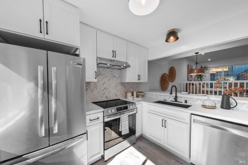 4 Ace Ct, Fairfax, CA, 94930-1301 | Card Image