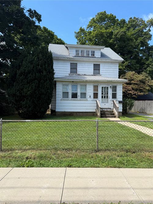 39 Broadway, Huntington, NY, 11740 | Card Image