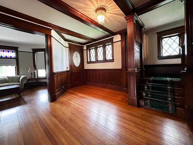 Foyer Area.jpg | Image 4