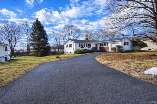 15 Short Hill Dr, Poughkeepsie, NY, 12603-1718 | Card Image