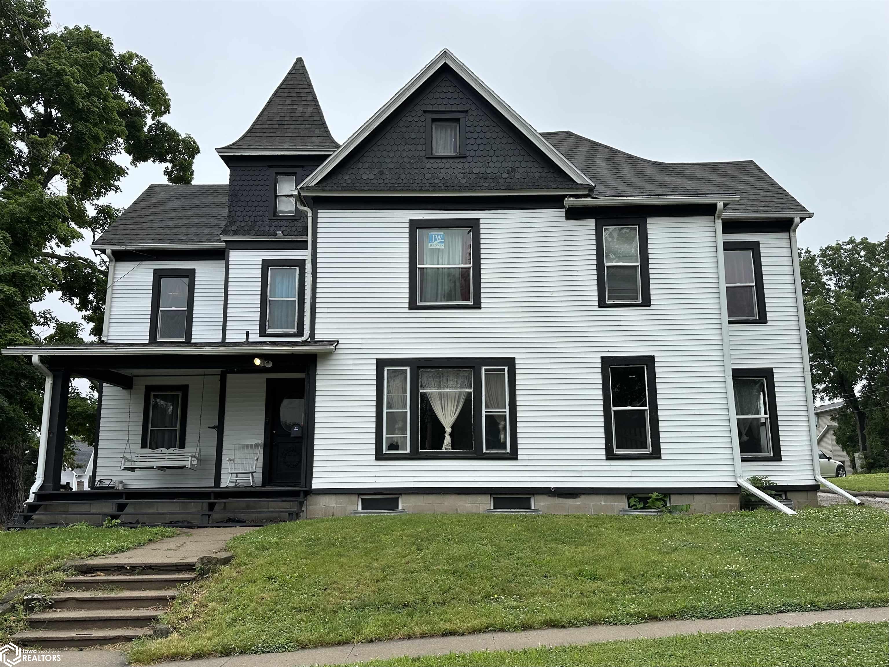 9th St, Tama, IA 52339