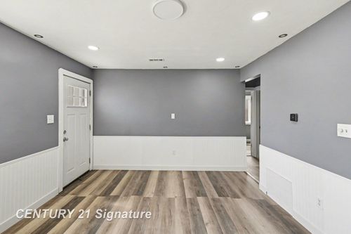 1203 Warwick Dr, Lansing, MI, 48910-4355 | Card Image