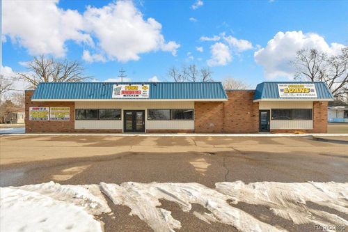 4277 S Saginaw St, Burton, MI, 48529 | Card Image