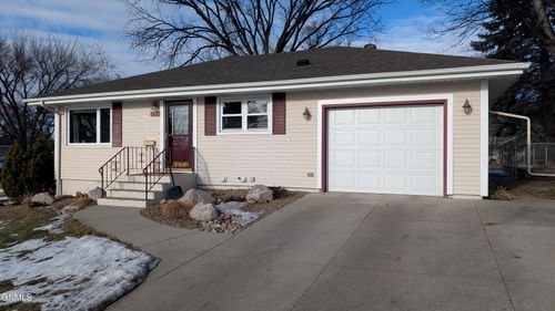 232 E Owens Ave, Bismarck, ND, 58501-1712 | Card Image