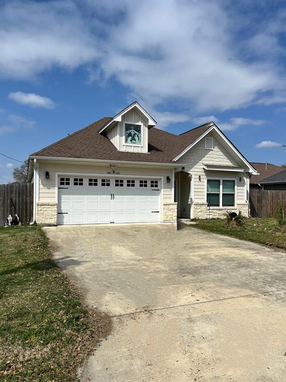 Avenue , Nederland, TX 77627
