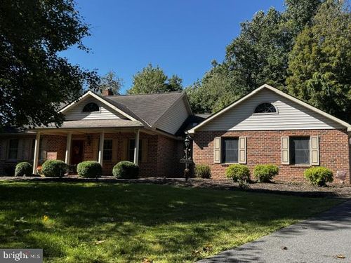 105 Walnut Ln, LEWISTOWN, PA, 17044-2818 | Card Image