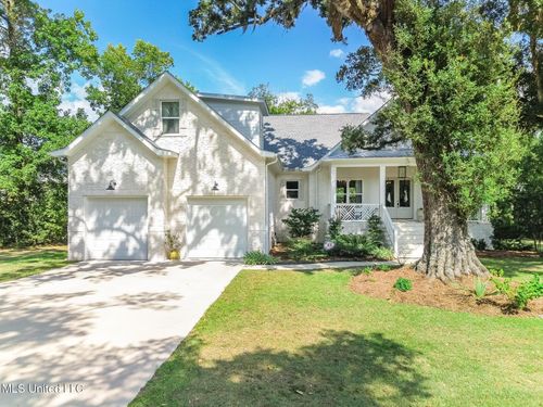 633 Savannah Estates Blvd, Biloxi, MS, 39532-3703 | Card Image