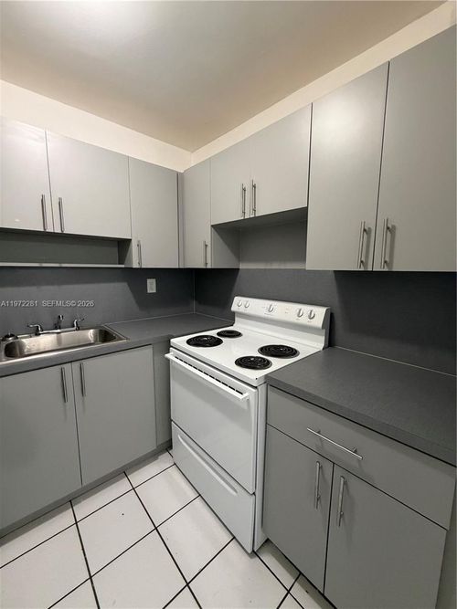 33-2170 Nw 11th St, Miami, FL, 33125 | Card Image