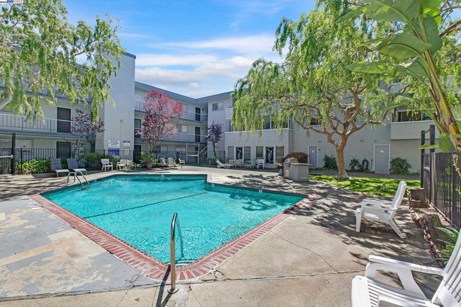 UNIT-212 - 325 Kitty Hawk Rd, Condo with 2 bedrooms, 1 bathrooms and 1 parking in Alameda CA | Image 28