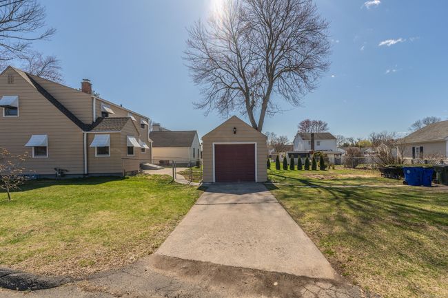 46 Suffield St, House other with 3 bedrooms, 2 bathrooms and 4 parking in Windsor Locks CT | Image 29