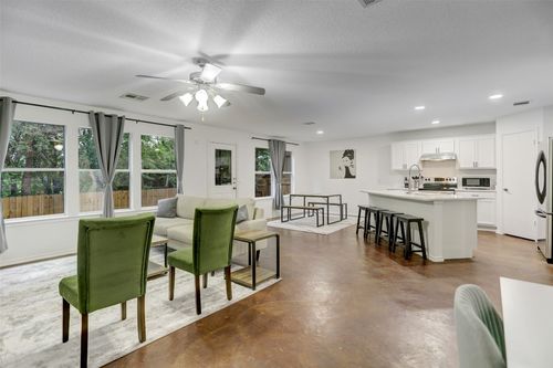 7107 Thannas Way, Austin, TX, 78744-5015 | Card Image