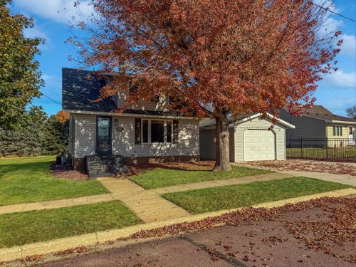 440 Prairie Ave, Lake Wilson, MN, 56151-9552 | Card Image