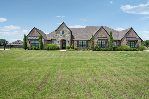 6270 Creekwood Dr, Owasso, OK, 74055-5672 | Card Image