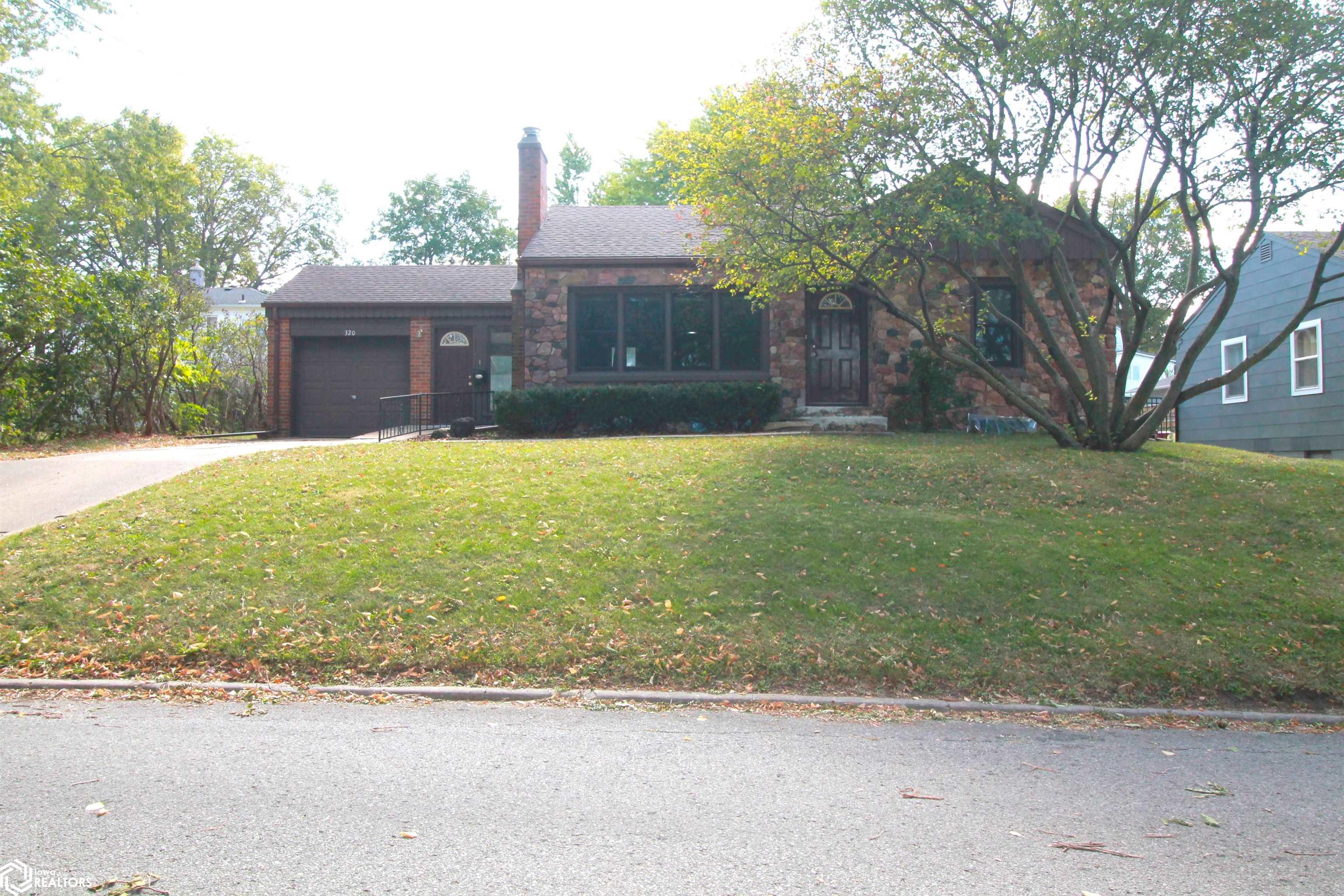 Nodaway St, Clarinda, IA 51632