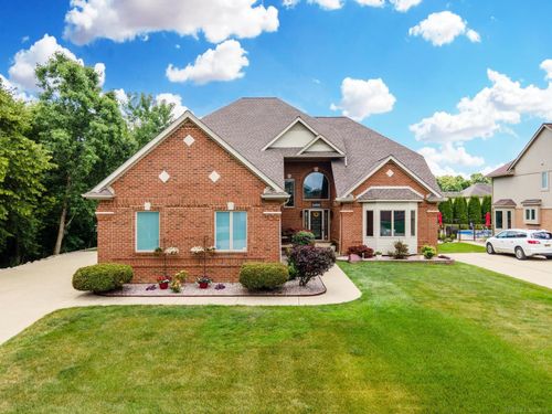 11258 Primrose Way, Washington Twp, MI, 48094-1573 | Card Image