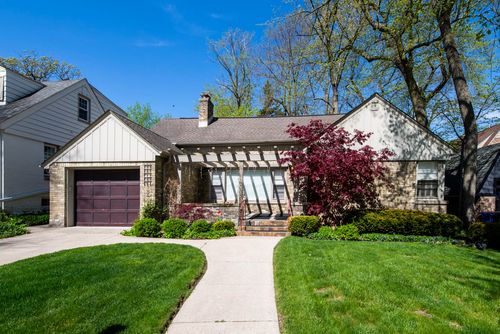 4535 N Cramer St, Whitefish Bay, WI, 53211-1202 | Card Image