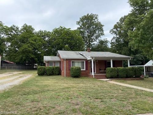308 Hubbard St, Reidsville, NC, 27320-3512 | Card Image