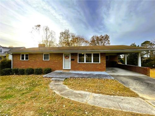 1142 Liberty Dr, Thomasville, NC, 27360-6239 | Card Image