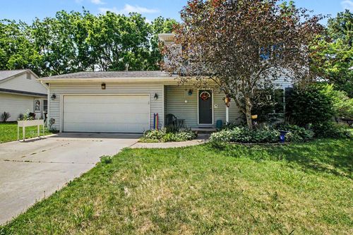 2250 Eads Pl, Howell, MI, 48843-6402 | Card Image