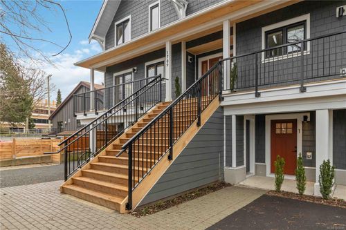 4-1789 Emerson St, Victoria, BC, V8R2C2 | Card Image