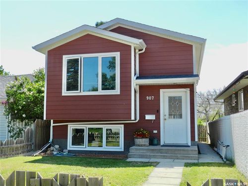 907 Ominica St E, Moose Jaw, SK, S6H0J1 | Card Image