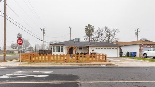 1904 N Burl Avenue, Hanford, CA, 93230 | Card Image