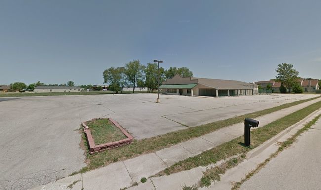 200 Spitler Park Plz, Home with 0 bedrooms, 1 bathrooms and 10 parking in Mt. Zion IL | Image 4