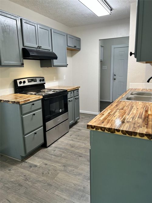 918 N Pine Ave, Livingston, TX, 77351-3191 | Card Image
