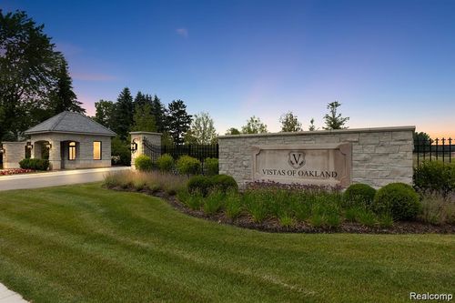 1583 Vista Dr, Oakland, MI, 48363-2755 | Card Image