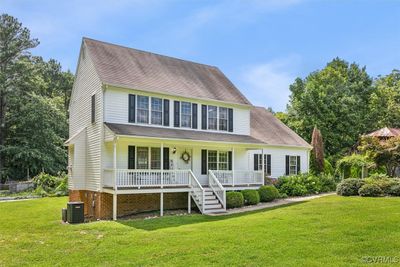 View of front facade featuring a front lawn and covered porch | Image 2