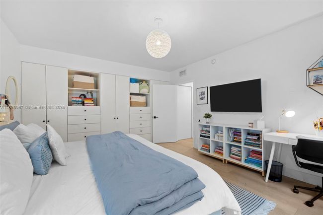 APT-237 - 141 Crandon Blvd, Condo with 3 bedrooms, 2 bathrooms and null parking in Key Biscayne FL | Image 11