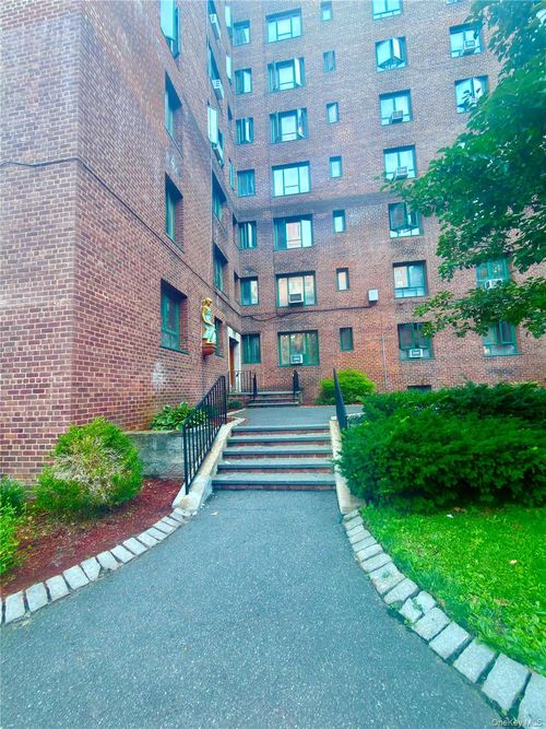 5c-1591 Metropolitan Ave, Bronx, NY, 10462-6282 | Card Image