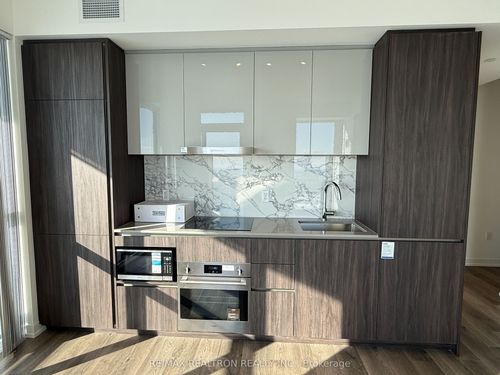 5112-8 Interchange Way, Vaughan, ON, L4K5Z7 | Card Image