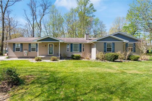 608 Lynnview St Sw, Hartville, OH, 44632-8784 | Card Image